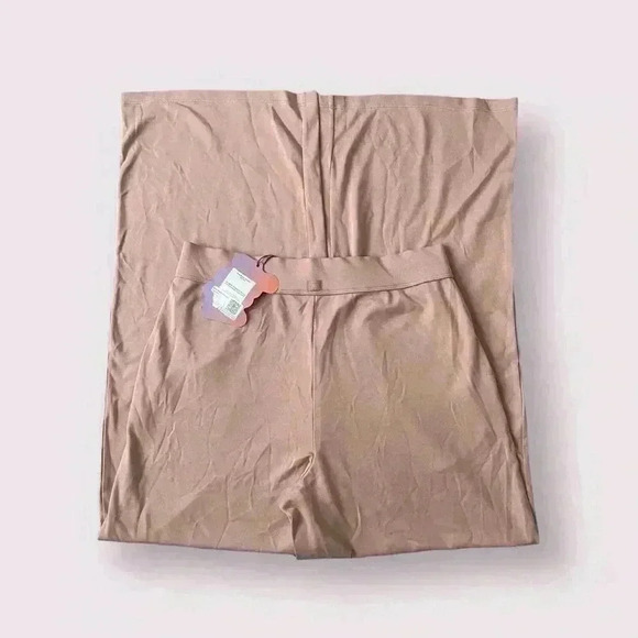 Yitty by Lizzo Body Butter Straight Leg Pants - Picture 8 of 11